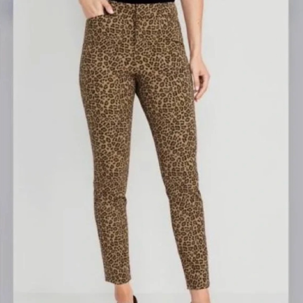 Old Navy Leopard Print Skinny Cropped Pixie Pant 8T
